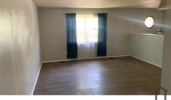 4 bed, 1412 sqft, $2,100 — Photo 4