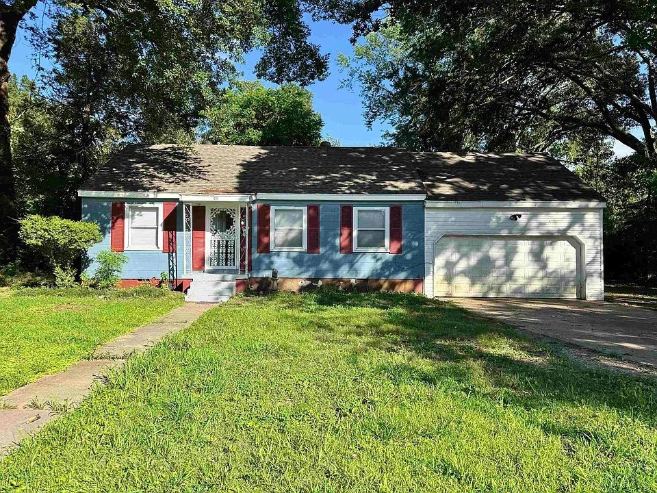 1330 W Victor Dr