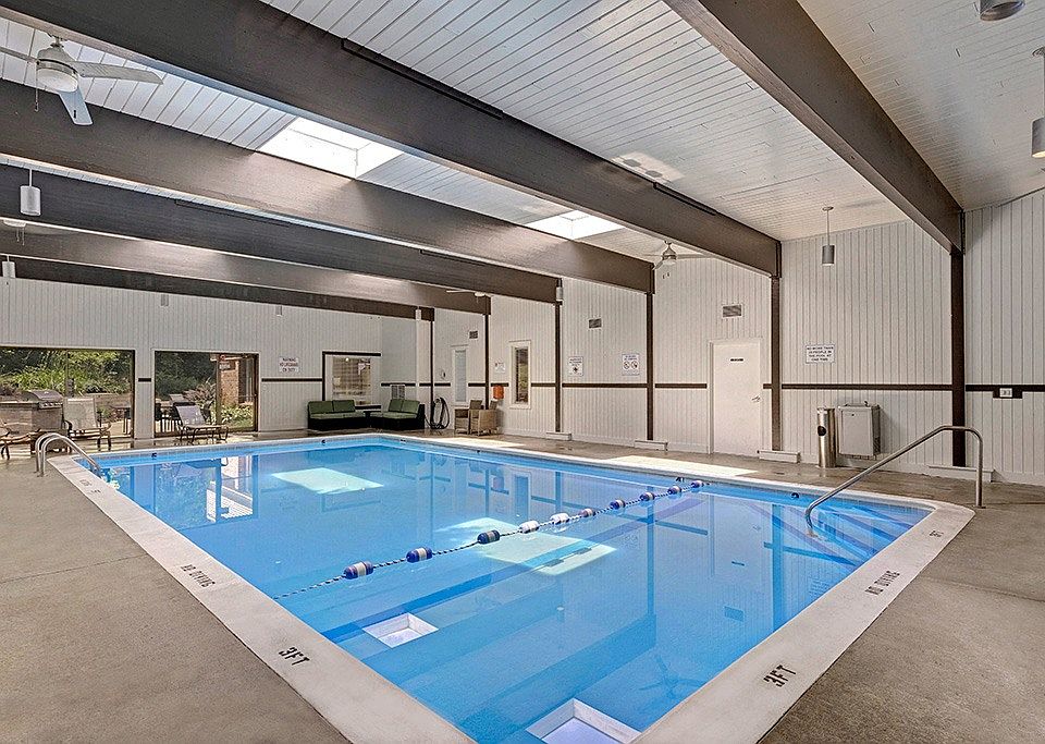 Resort-style Swimming Pool