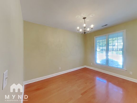 4th image of 104 Carved Oak Dr