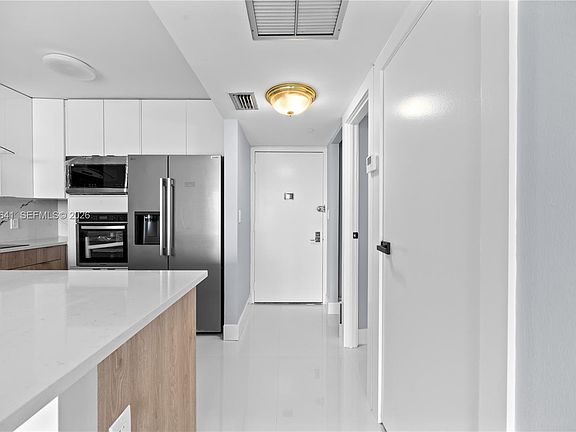 4th image of 20335 N Country Club Dr APT 1905