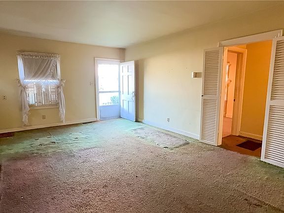 4th image of 3305 3rd Ave