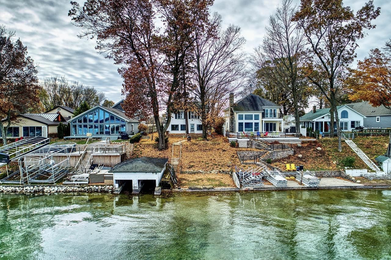 P☆K 22052 Lake St, Cassopolis, MI 49031 | Zillow