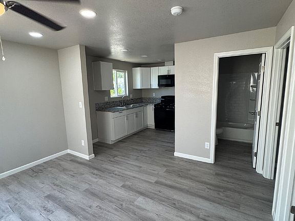 5th image of 1855 D St #1