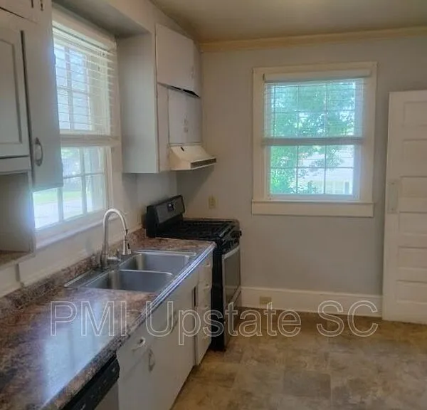 129 Academy St — Photo 3