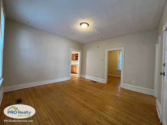 2nd image of 2208 2nd St NE