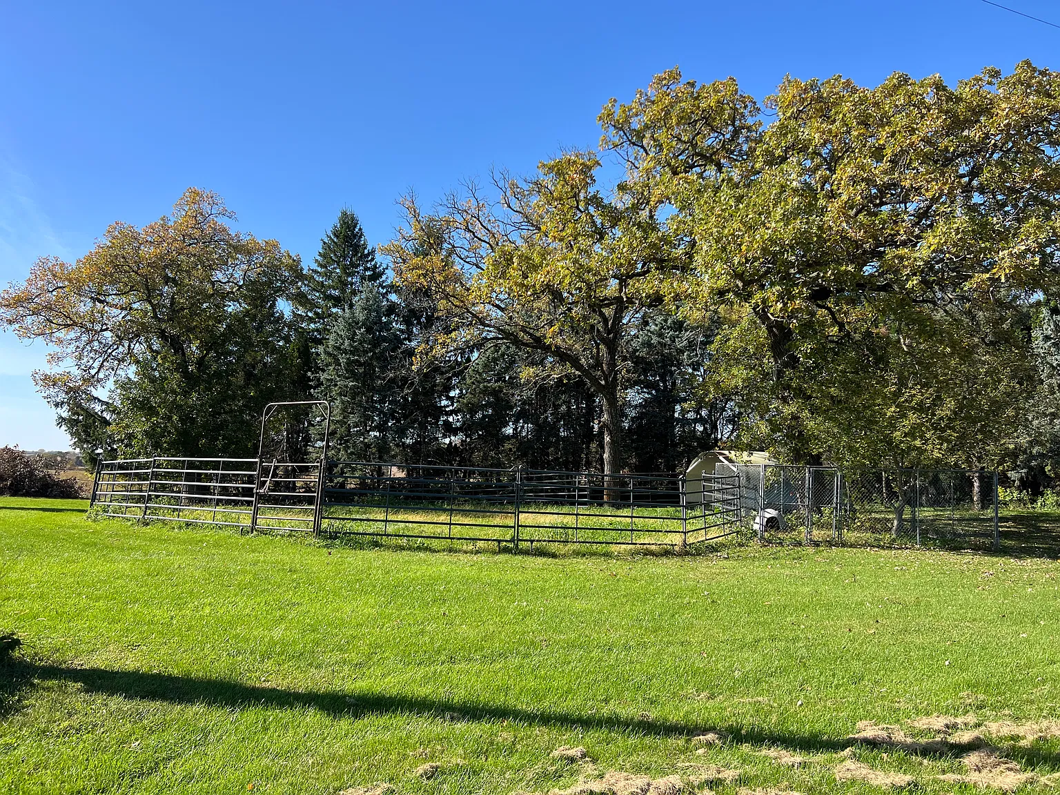 4 bed, $2,500 — Photo 2
