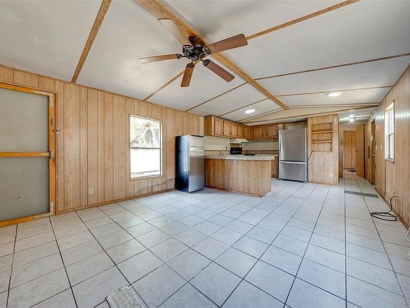 4th image of 825 McKay St