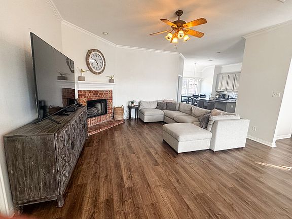 5th image of 802 John Thomas Dr