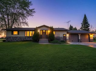 W2450 River Bend Ln, Cecil, WI 54111