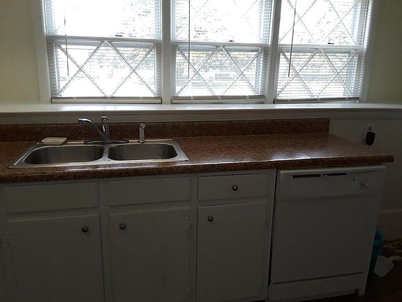 3rd image of 477 Colony Rd