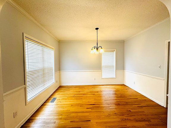 4th image of 616 Park York Ln