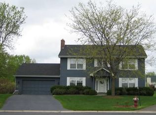 221 Piedmont Ct, Chanhassen, MN 55317