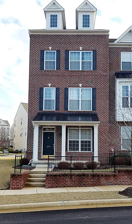 3 bed, 2.5 bath, 1900 sqft, $2,750 — Photo 1