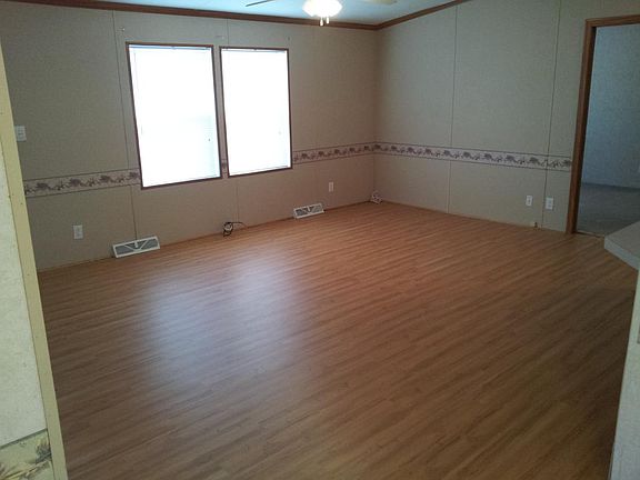 4th image of 495 Morris Ln #129