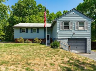 63 Long Meadow Dr, Staatsburg, NY 12580