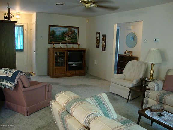 4th image of 10 Longwood Dr #72