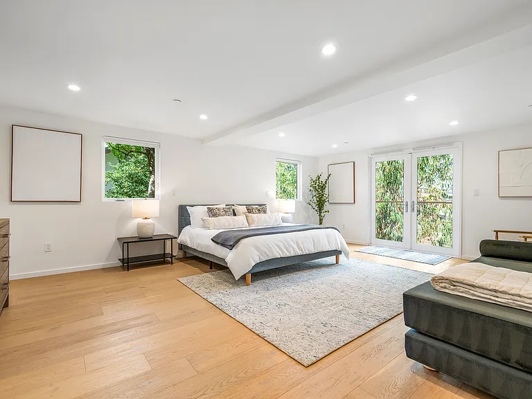 50 Deer Park Ave — Photo 15