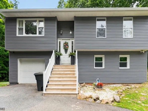 5 Lawrence Dr, Vernon Twp., NJ 07422