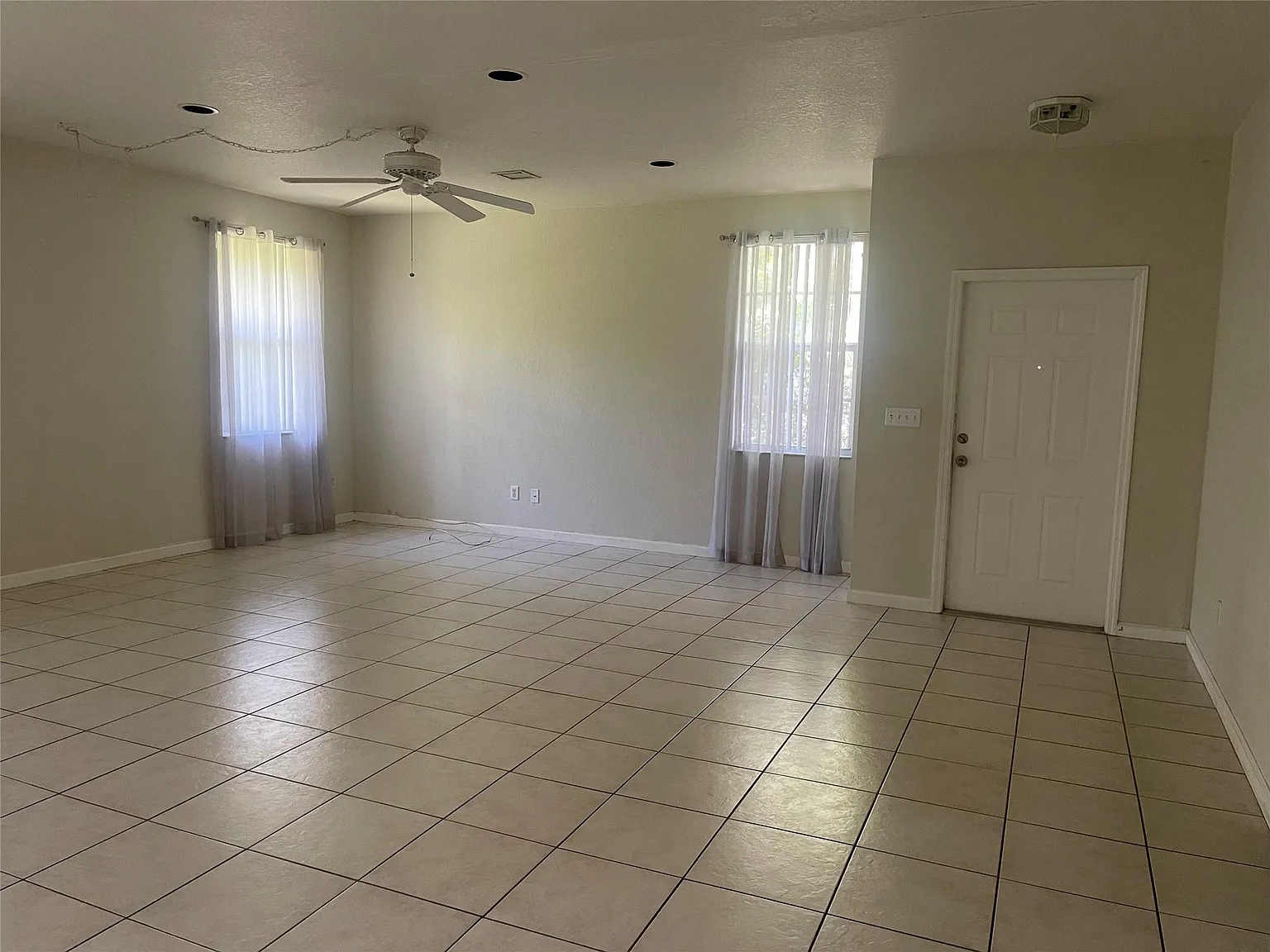 2 bed, 2.0 bath, 2936 sqft, $2,500 — Photo 3
