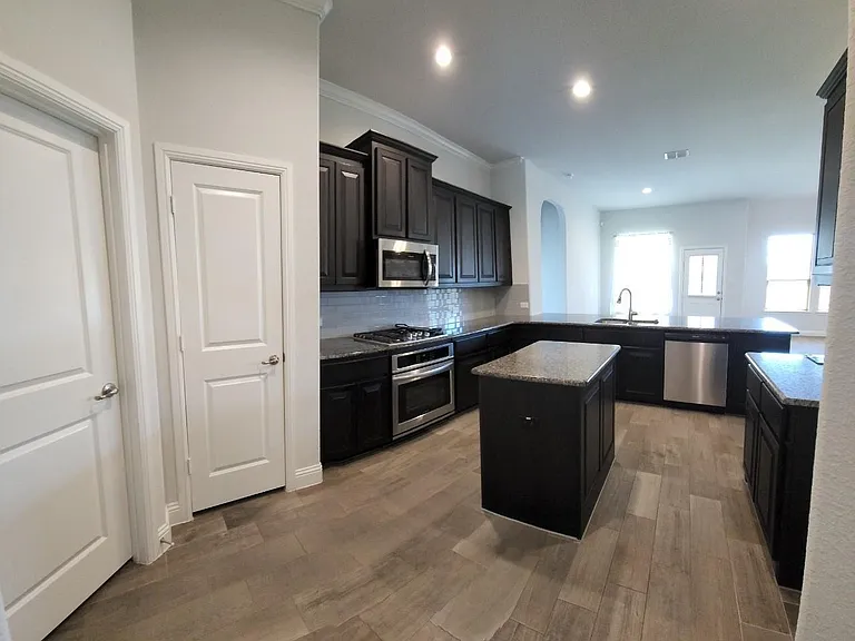 1801 Spinnaker Dr — Photo 6