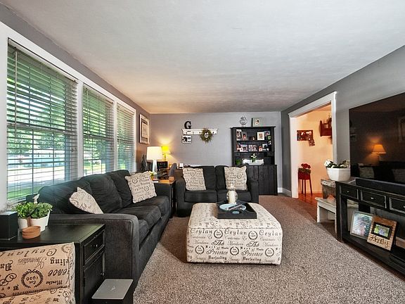 4th image of 3 Sussex Ln