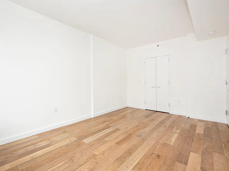 411 35th St #2R — Photo 15