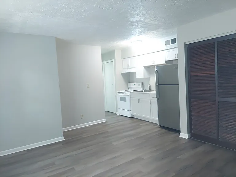 1059 E Long St #6 — Photo 7
