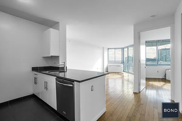 Rented by Bond New York | media 3