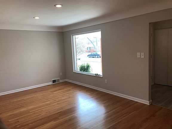 4th image of 21641 Gardner Ave