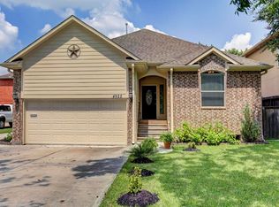 4922 Cedar St, Bellaire, TX 77401
