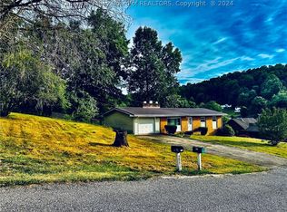 7002 Walnut Dr, Charleston, WV