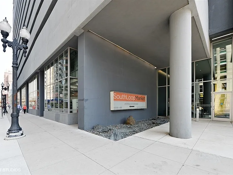 235 W Van Buren St #4009 — Photo 2