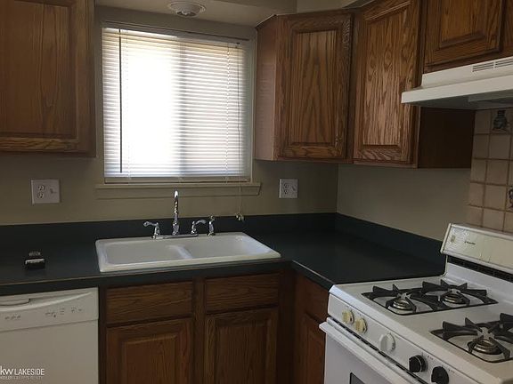 3rd image of 21705 Saint Gertrude St