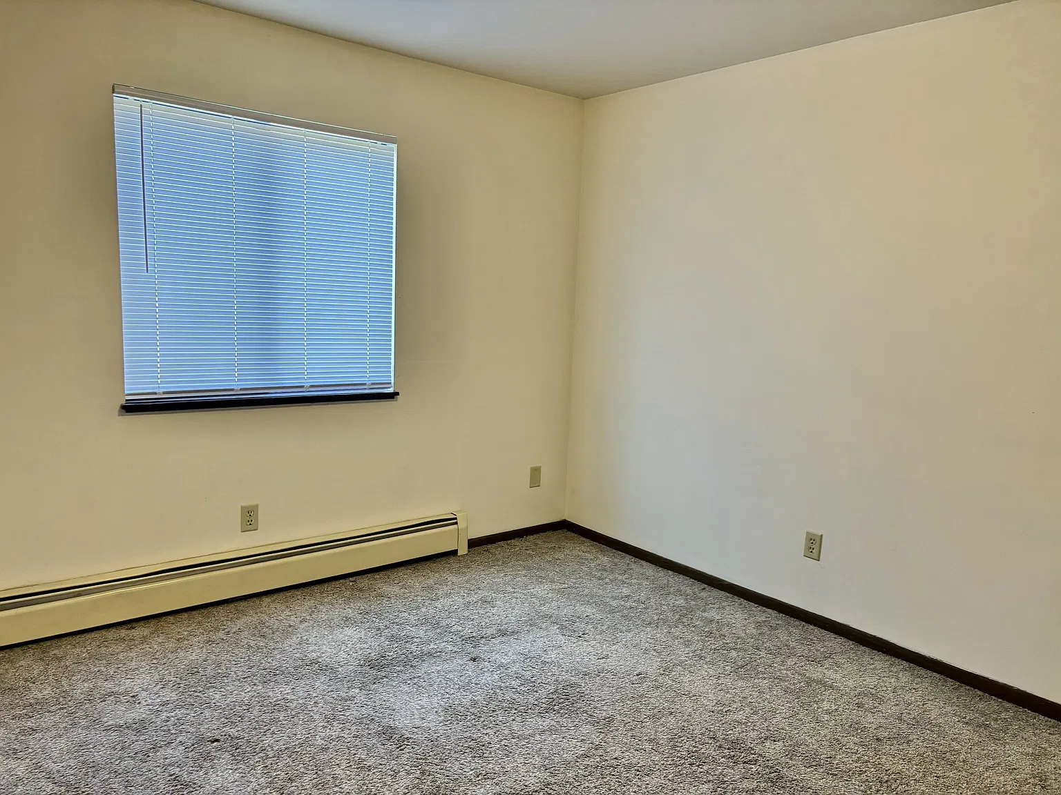 1125 Country Ln - Unit6 — Photo 4