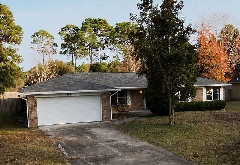1st image of 841 Plantation Dr
