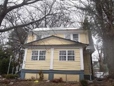 27 Pine Grove Ter, Newark, NJ, 07106