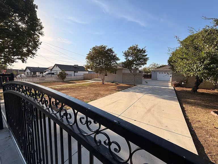 6010 Norris Rd — Photo 1