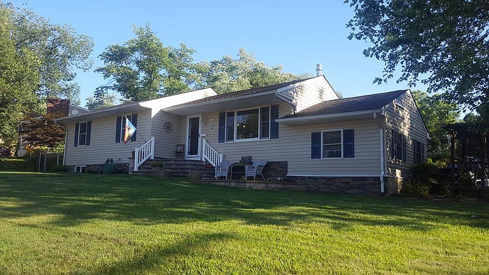 1st image of 223 Coronet Dr
