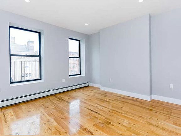 3rd image of 317 Alexander Ave #2B