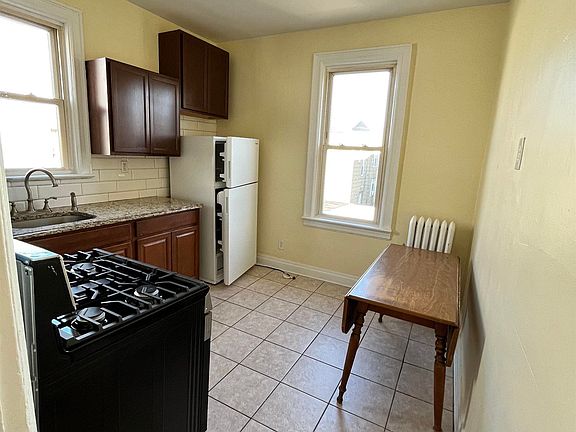 3rd image of 70A Gautier Ave Unit 3