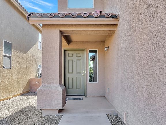 3rd image of 917 W Calle Arroyo Norte