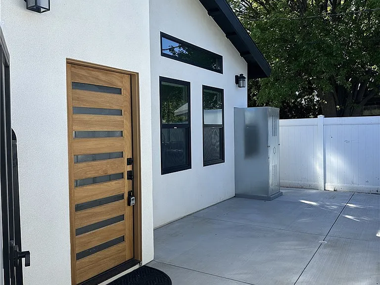 17522 1/2 Tribune St — Photo 10