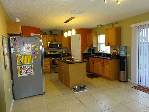 Kitchen with island/ sink