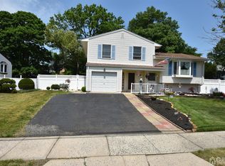 9 Blueberry Dr, Milltown, NJ 08850