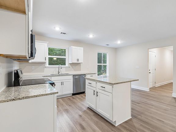 5th image of 244 Mabelon Ct