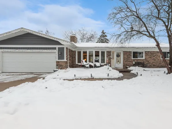 1501 Eastwood Ln, McHenry, IL 60051