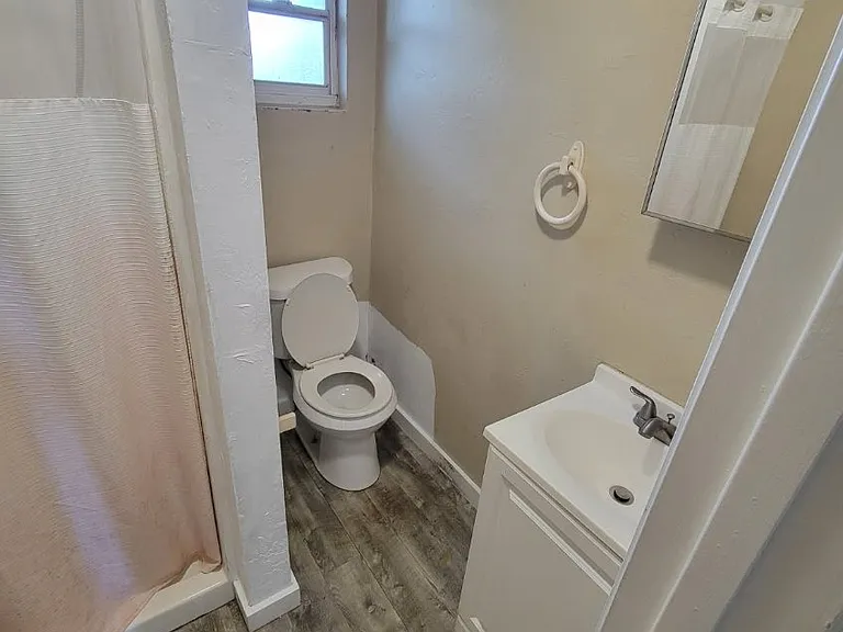 713 17th St W #6 — Photo 3