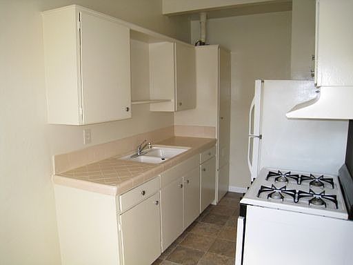 3rd image of 195 Ballantyne St APT 2