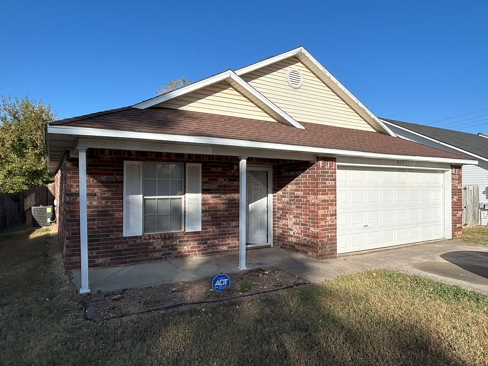 1st image of 904 SW Tunbridge Dr